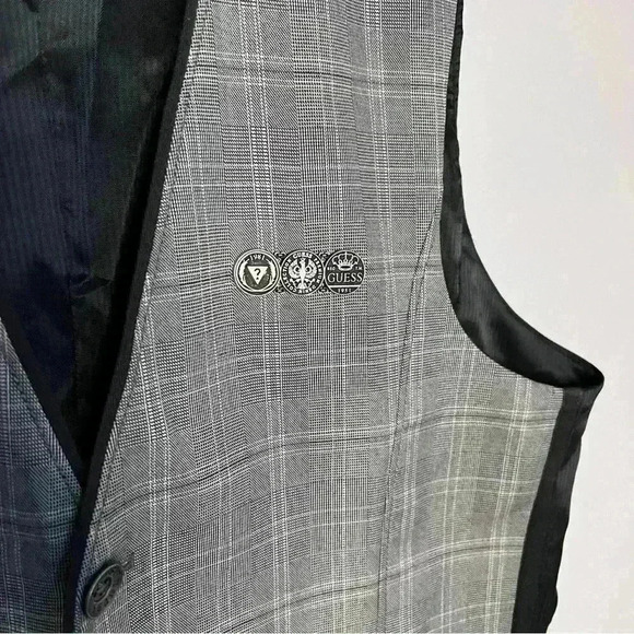Guess Men’s Vest, Grey Classic, Size M in excellent condition - Picture 2 of 6